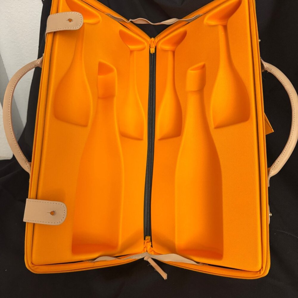 Vueve Clicquot Thermal Champagne Carrier - Picture 3 of 3